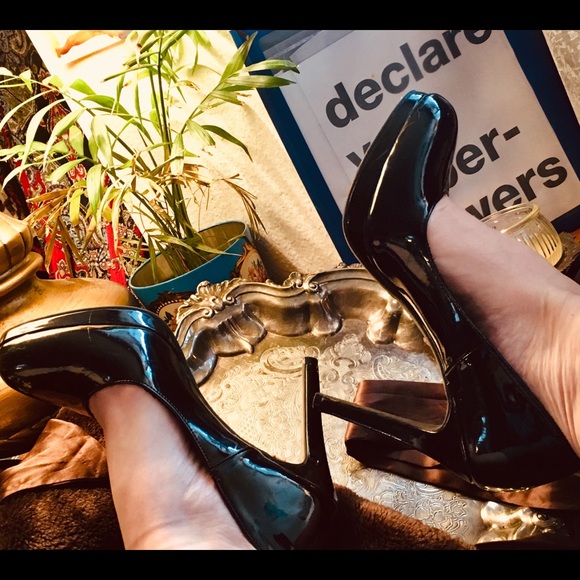 SEXY Retro Black Patent Leather Stilettos 👠 - Picture 3 of 5